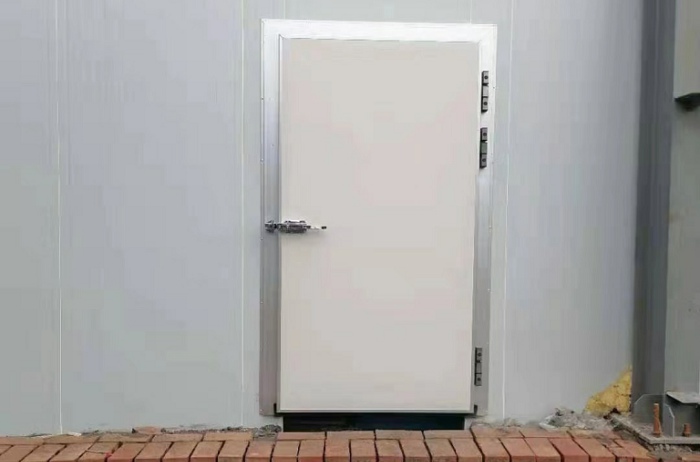 平開半埋門